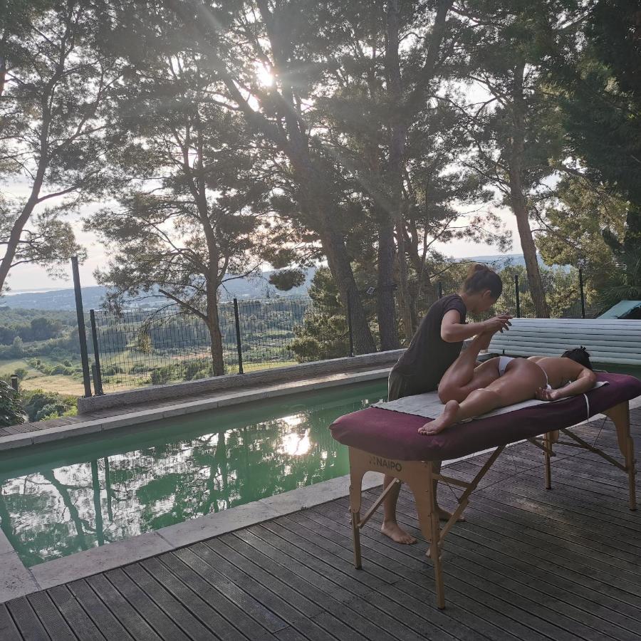 เลอ มา เด รอช Hotel Velaux ภายนอก รูปภาพ